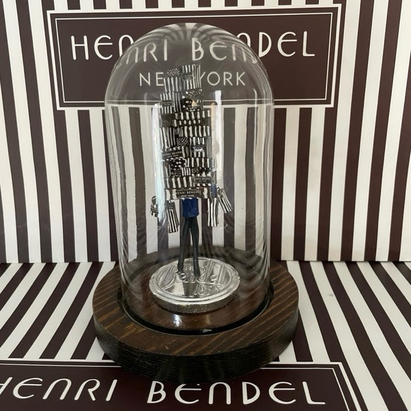 Henri Bendel Shopping Girl Memorabilia - Picture 6 of 11